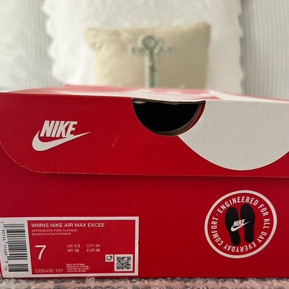 Women’s Nike Air Max White Sneakers Size 7 - Picture 4 of 4